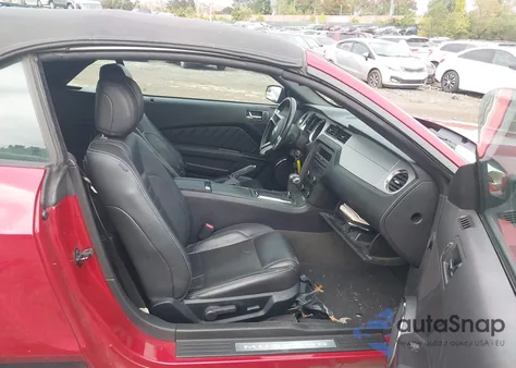 2012 Ford Mustang V6 Premium z USA, uszkodzony, nr VIN 1ZVBP8EM5C5273857